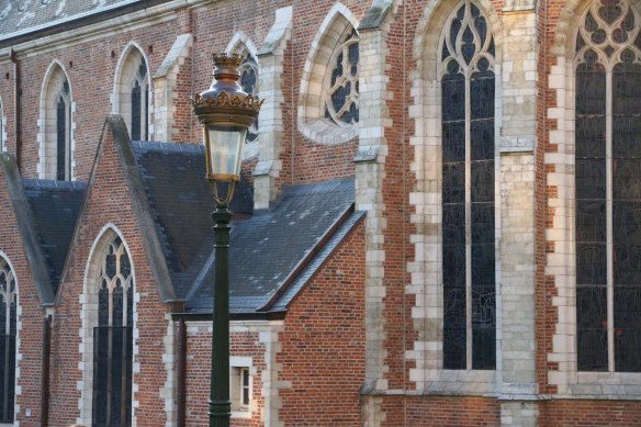 Belgium-brussels-traveling-travel-blog-architecture-Down-to-Grand-place -17