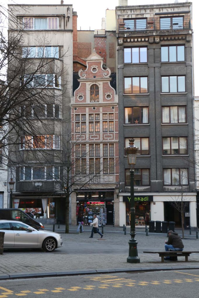 Belgium-brussels-traveling-travel-blog-architecture-Down-to-Grand-place -6