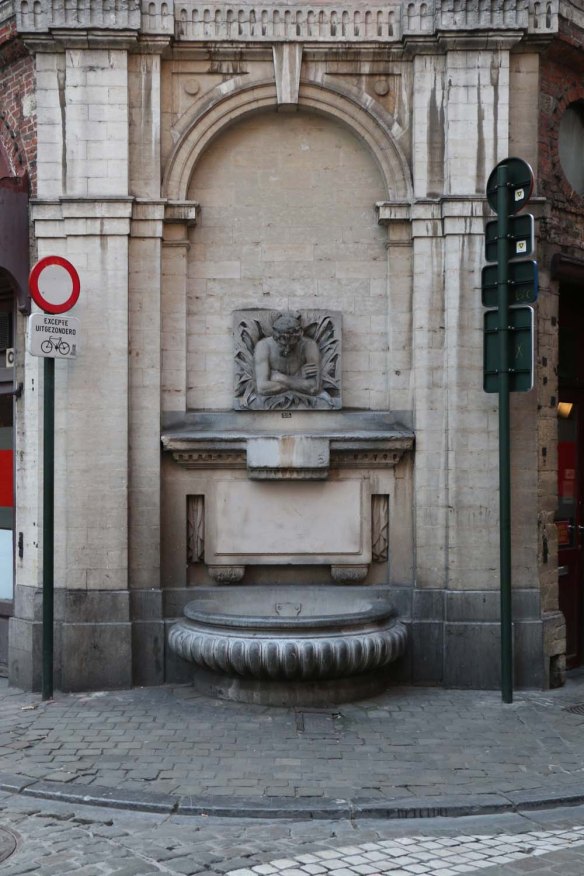 Belgium-brussels-traveling-travel-blog-architecture-Down-to-Grand-place -17