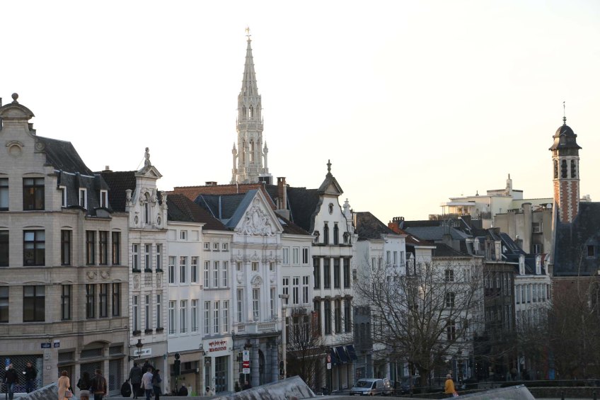 Belgium-brussels-traveling-travel-blog-architecture-Down-to-Grand-place -6