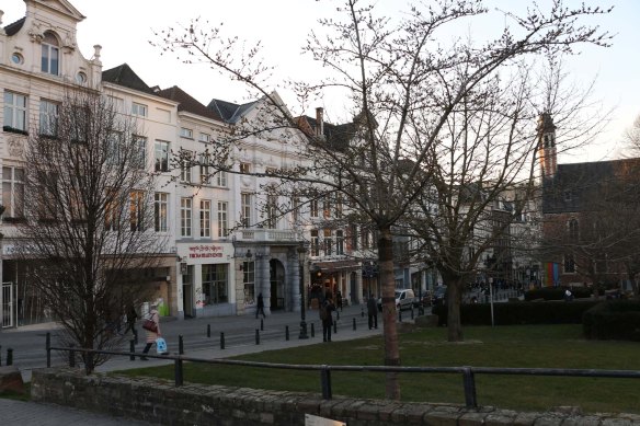 Belgium-brussels-traveling-travel-blog-architecture-Down-to-Grand-place -17