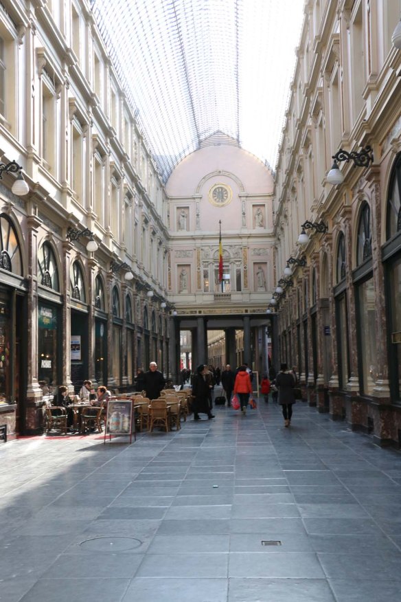 Belgium-brussels-traveling-travel-blog-architecture-Galeries-St-Hubert-2