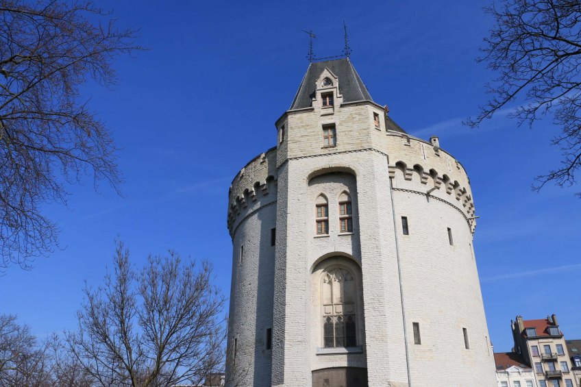 Belgium-brussels-traveling-travel-blog-architecture-Halle-Gate-3