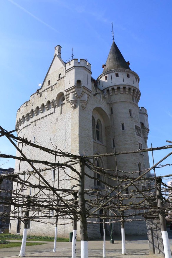 Belgium-brussels-traveling-travel-blog-architecture-Halle-Gate-3