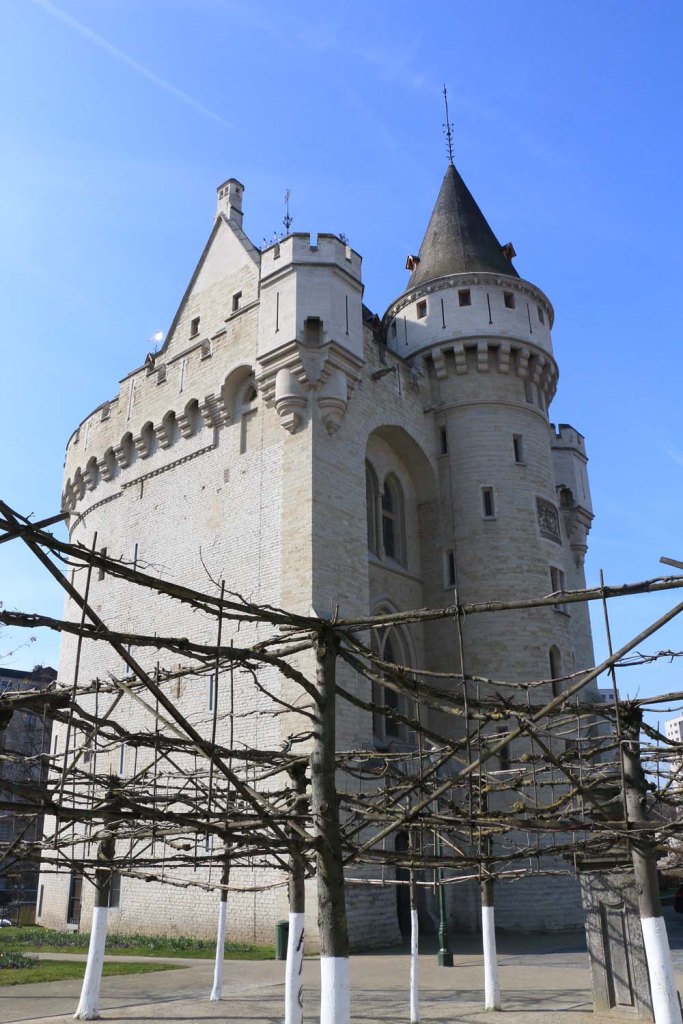 Belgium-brussels-traveling-travel-blog-architecture-Halle-Gate-3