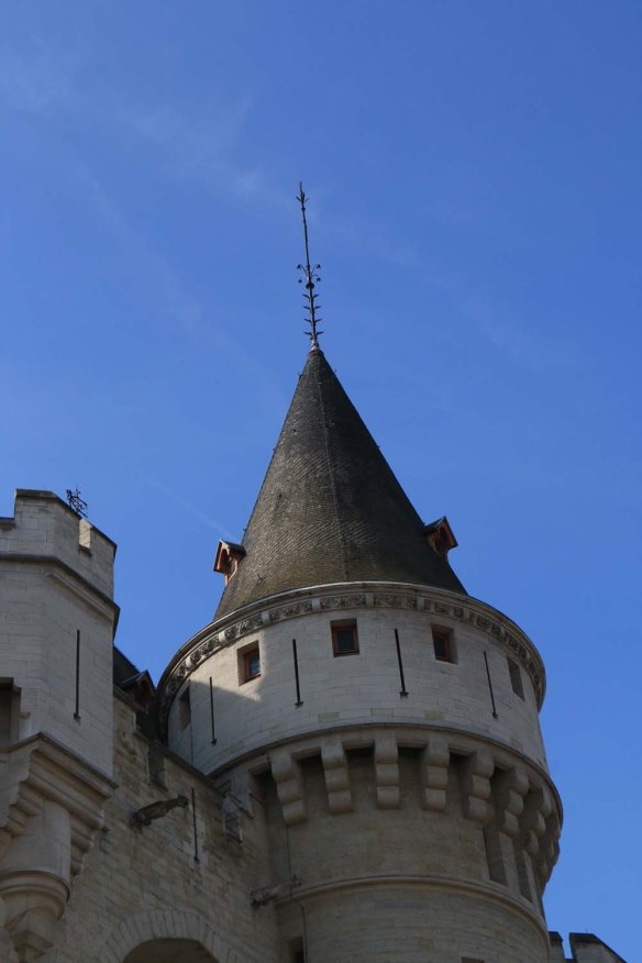 Belgium-brussels-traveling-travel-blog-architecture-Halle-Gate-3