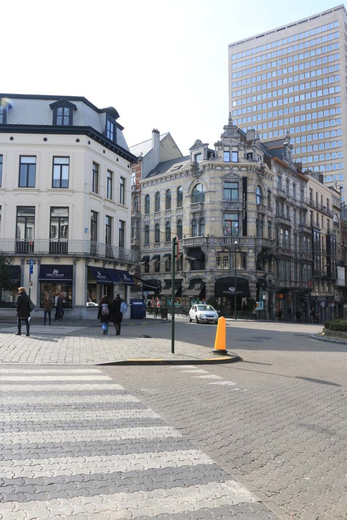 Belgium-brussels-traveling-travel-blog-architecture-Place du Grand Sablon - Church Notre-Dame-du-Sablon-Place-du-Petit-Sablon-8