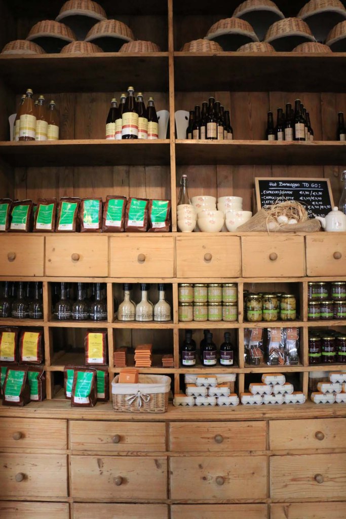 Belgium-brussels-traveling-travel-blog-architecture-Place du Grand Sablon - Church Notre-Dame-du-Sablon-Place-du-Petit-Sablon-13