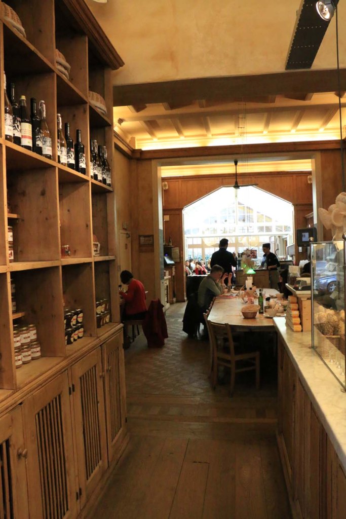 Belgium-brussels-traveling-travel-blog-architecture-Place du Grand Sablon - Church Notre-Dame-du-Sablon-Place-du-Petit-Sablon-13