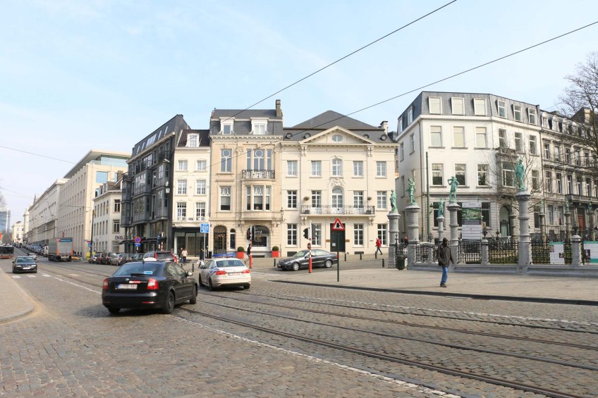 Belgium-brussels-traveling-travel-blog-architecture-Place du Grand Sablon - Church Notre-Dame-du-Sablon-Place-du-Petit-Sablon-8