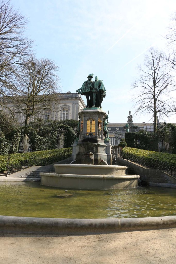 Belgium-brussels-traveling-travel-blog-architecture-Place du Grand Sablon - Church Notre-Dame-du-Sablon-Place-du-Petit-Sablon-12