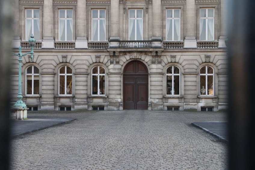Belgium-brussels-traveling-travel-blog-architecture-Royal-Palace-Brussels-park-9