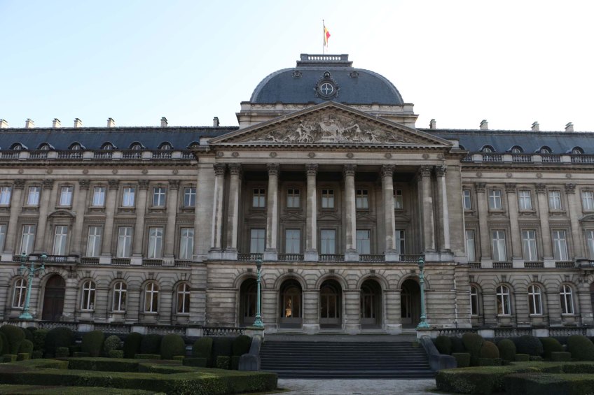 Belgium-brussels-traveling-travel-blog-architecture-Royal-Palace-Brussels-park-22