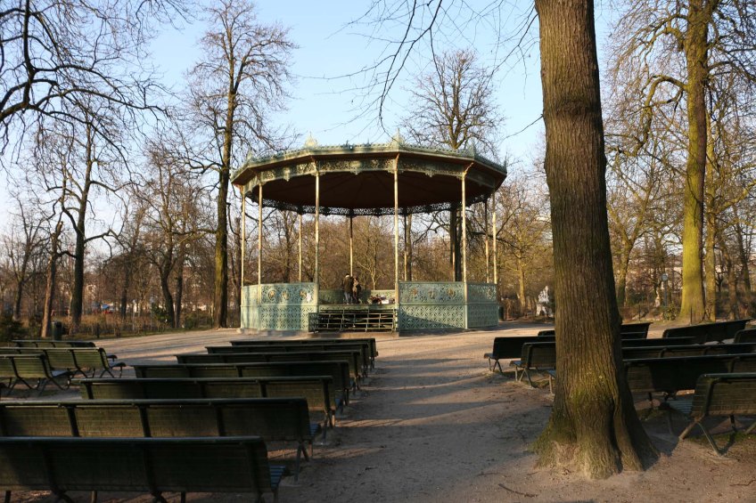 Belgium-brussels-traveling-travel-blog-architecture-Royal-Palace-Brussels-park-26