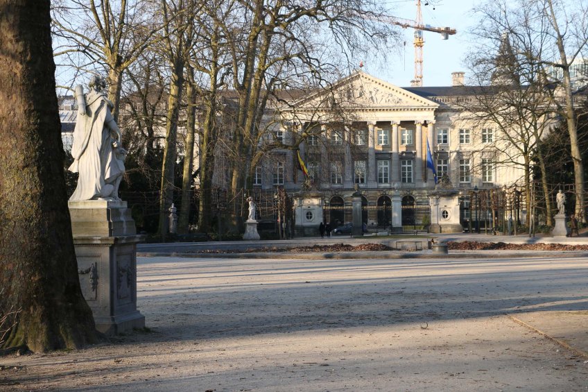 Belgium-brussels-traveling-travel-blog-architecture-Royal-Palace-Brussels-park-26