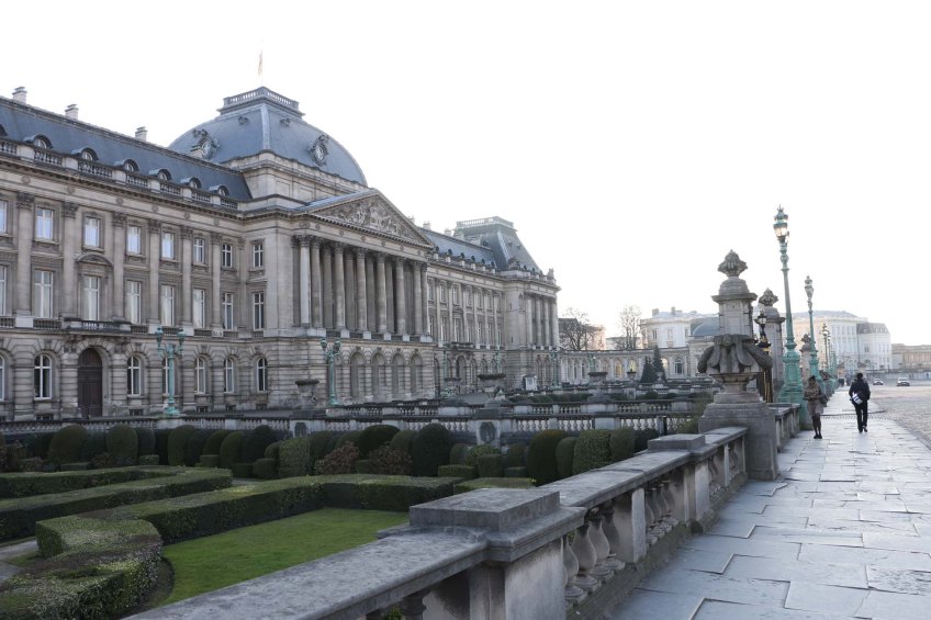 Belgium-brussels-traveling-travel-blog-architecture-Royal-Palace-Brussels-park-5