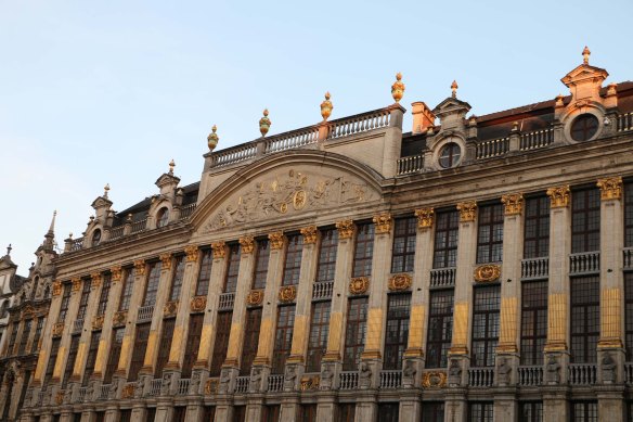 Belgium-brussels-traveling-travel-blog-architecture-Town-Hall-Grand-Place-6