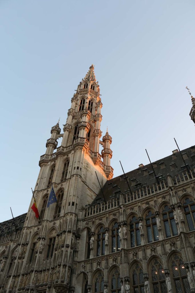 Belgium-brussels-traveling-travel-blog-architecture-Town-Hall-Grand-Place-6