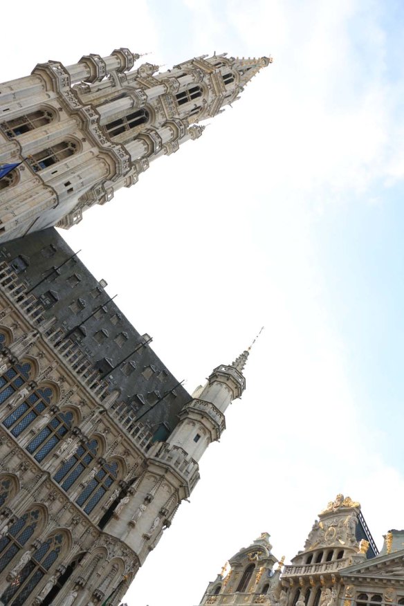 Belgium-brussels-traveling-travel-blog-architecture-Town-Hall-Grand-Place-6