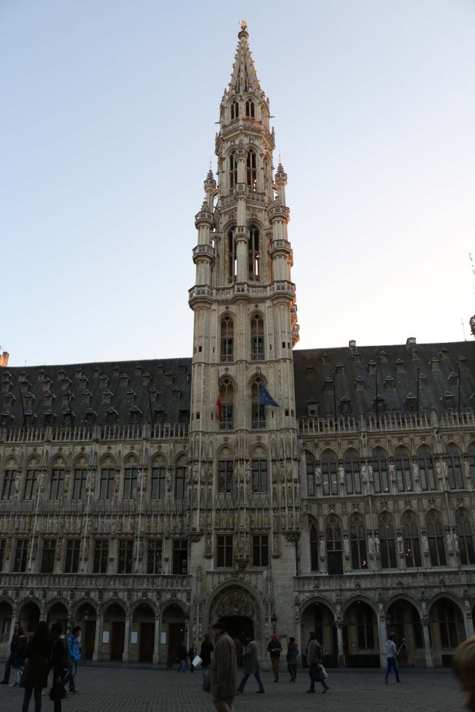 Belgium-brussels-traveling-travel-blog-architecture-Town-Hall-Grand-Place-8