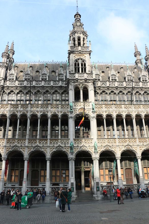 Belgium-brussels-traveling-travel-blog-architecture-Town-Hall-Grand-Place-8