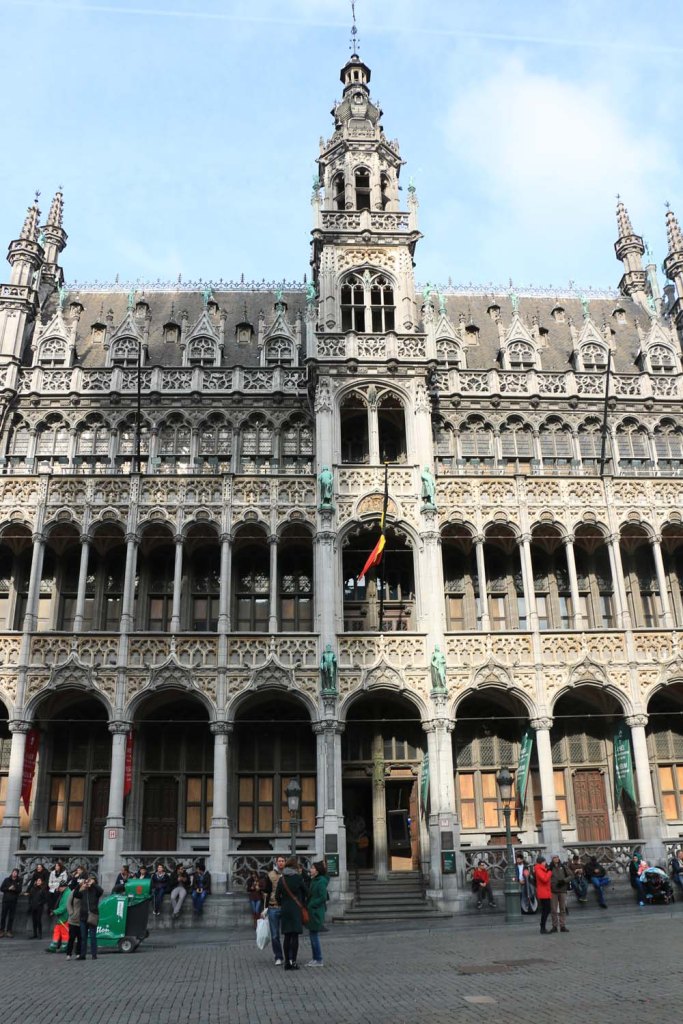 Belgium-brussels-traveling-travel-blog-architecture-Town-Hall-Grand-Place-8