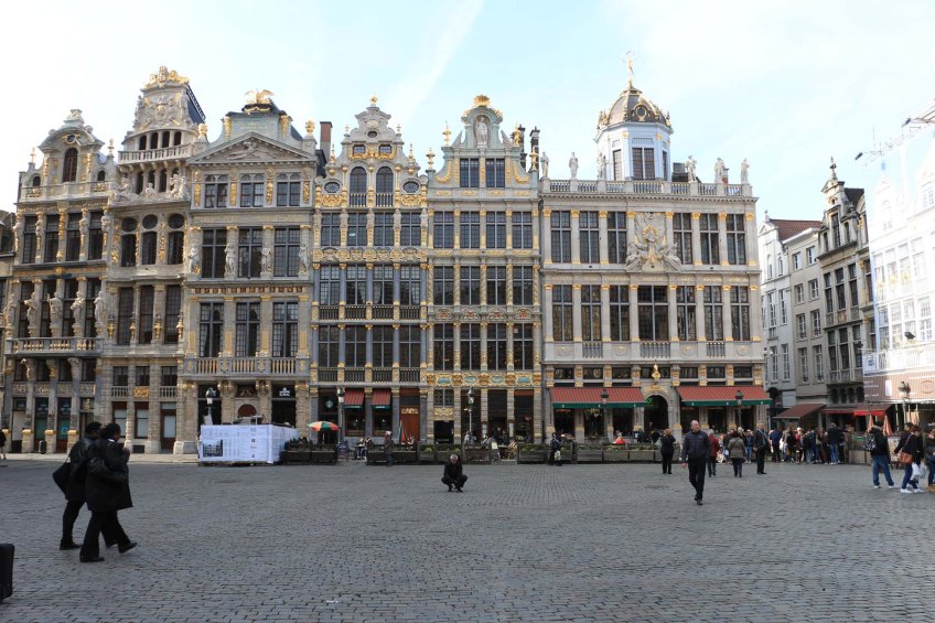 Belgium-brussels-traveling-travel-blog-architecture-Town-Hall-Grand-Place-8