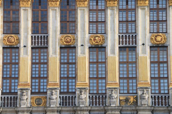 Belgium-brussels-traveling-travel-blog-architecture-Town-Hall-Grand-Place-6