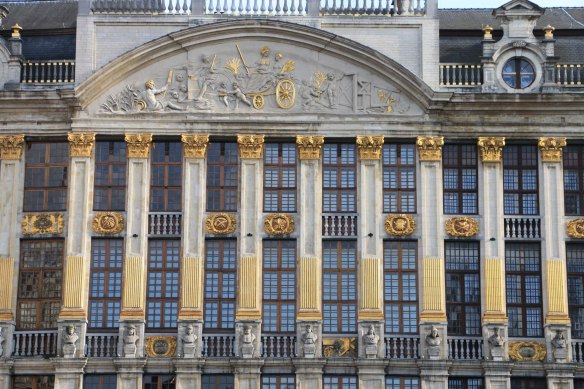 Belgium-brussels-traveling-travel-blog-architecture-Town-Hall-Grand-Place-6