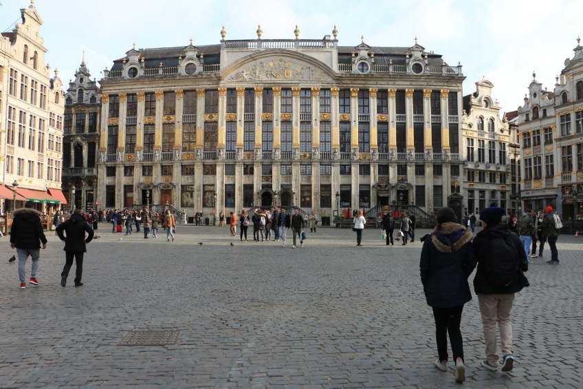 Belgium-brussels-traveling-travel-blog-architecture-Town-Hall-Grand-Place-8