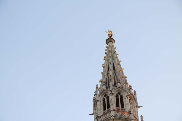 Belgium-brussels-traveling-travel-blog-architecture-Town-Hall-Grand-Place-5