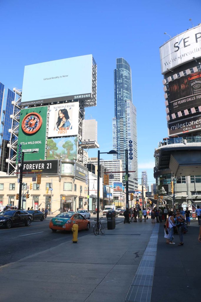 toronto-harbor-front-distillery-district-farmer-market-saint-lawrence-market-1