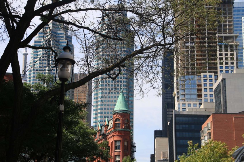 toronto-harbor-front-distillery-district-farmer-market-saint-lawrence-market-1