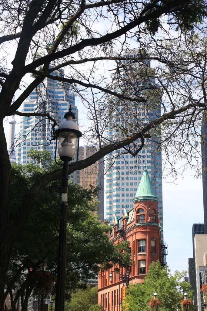 toronto-harbor-front-distillery-district-farmer-market-saint-lawrence-market-1