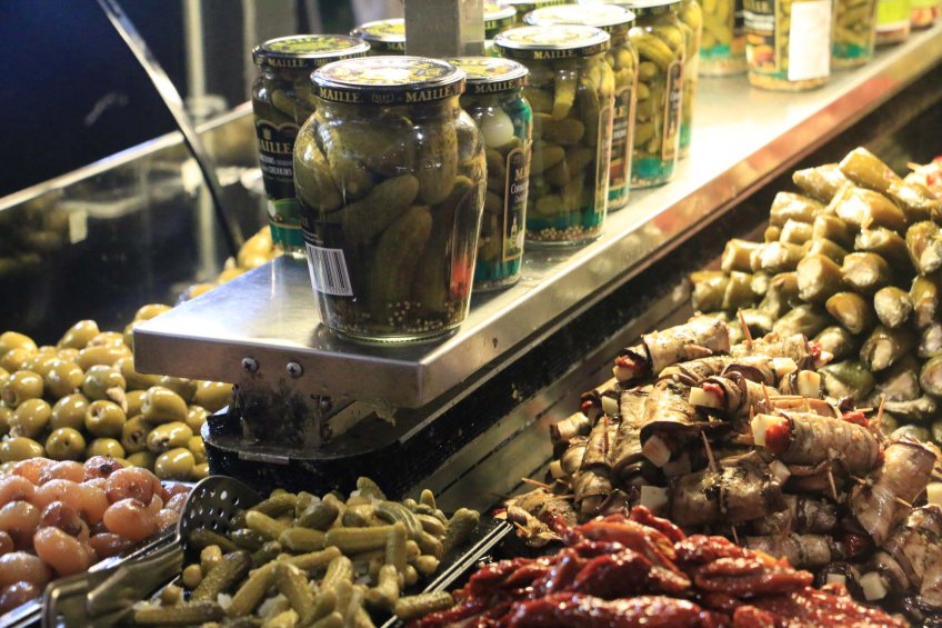 toronto-harbor-front-distillery-district-farmer-market-saint-lawrence-market-1