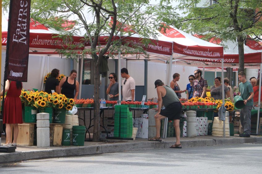 toronto-harbor-front-distillery-district-farmer-market-saint-lawrence-market-1