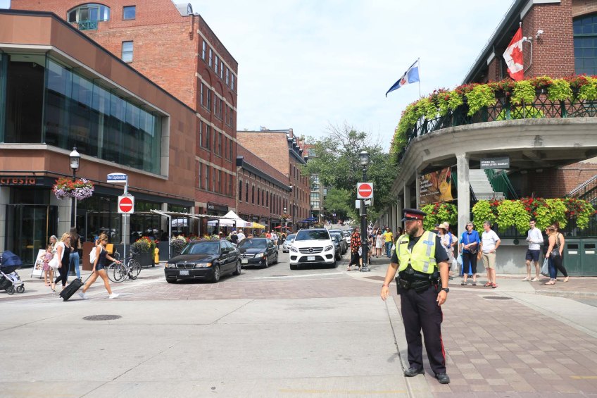 toronto-harbor-front-distillery-district-farmer-market-saint-lawrence-market-1