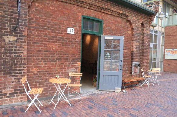 toronto-harbor-front-distillery-district-farmer-market-saint-lawrence-market-1