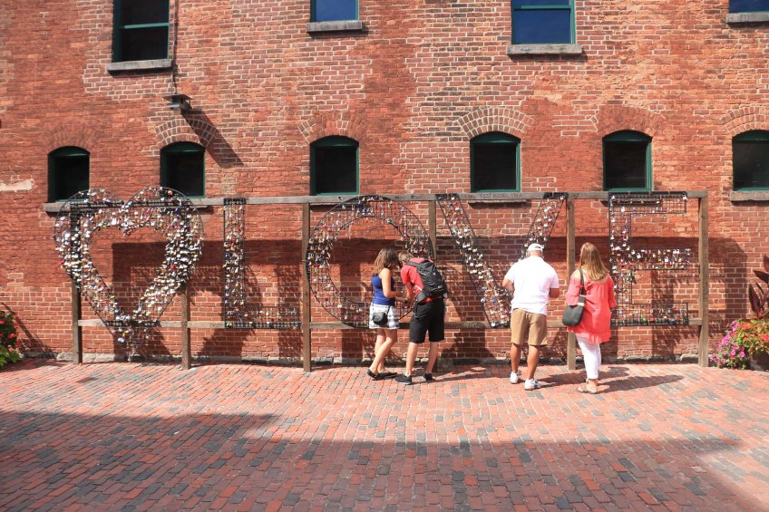 toronto-harbor-front-distillery-district-farmer-market-saint-lawrence-market-1