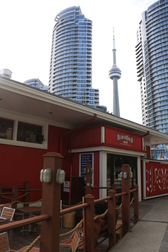 toronto-harbor-front-distillery-district-farmer-market-saint-lawrence-market-1