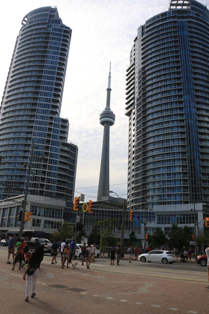 toronto-harbor-front-distillery-district-farmer-market-saint-lawrence-market-1