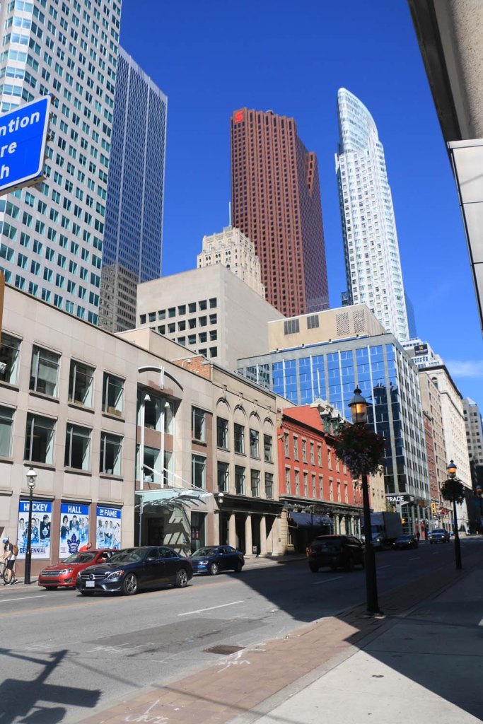 toronto-harbor-front-distillery-district-farmer-market-saint-lawrence-market-1