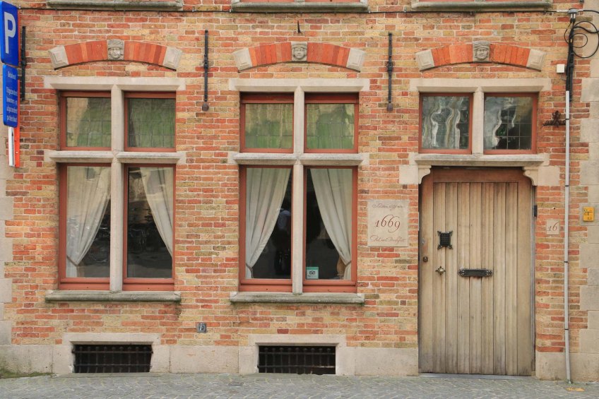 doors, bruges